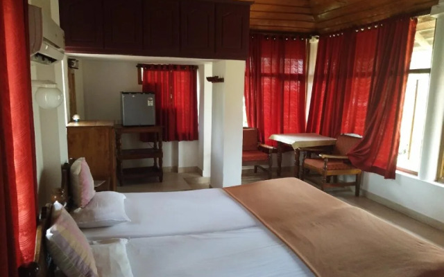 Pozhiyoram Beach Resort