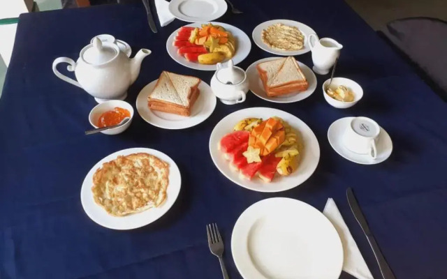 Isuru City Hotel