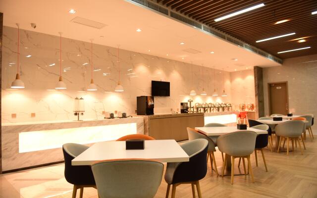 Holiday Inn Express Lhasa Potala Square