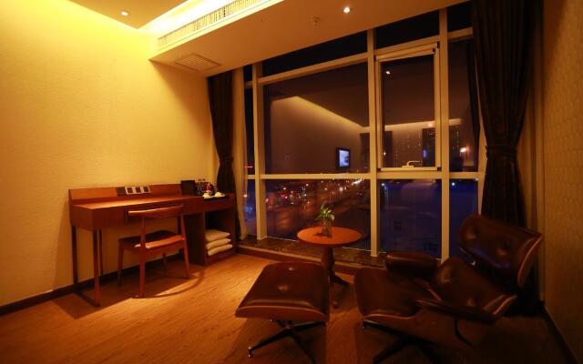 James Joyce Coffetel Qinhuangdao Railway Station