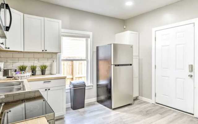 Urban Chic Townhome Near Downtown