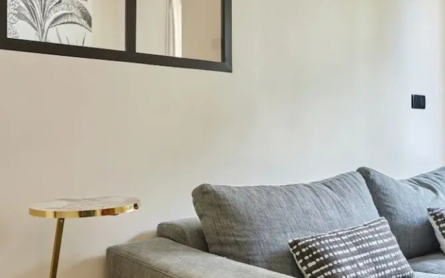 Superb Invalide Apartment Near Eiffel Tower