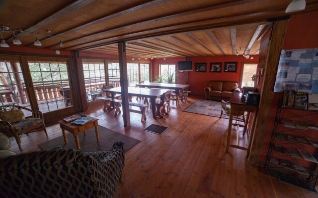 North Yellowstone Lodge and Hostel