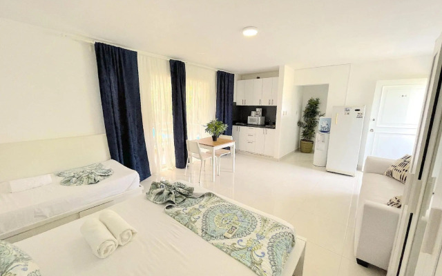 Relax Studios Deluxe POOL WIFI BEACH