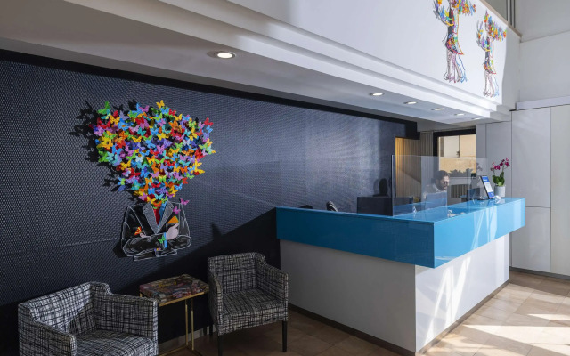 Best Western Regency Suites