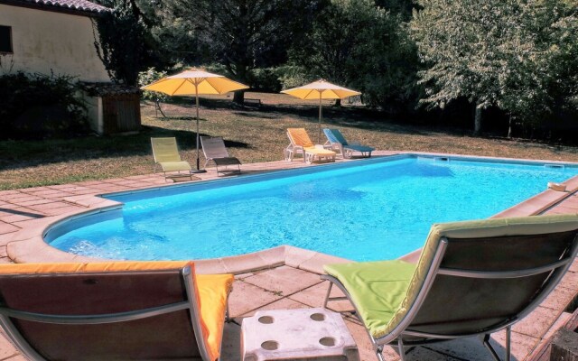 Spacious Holiday Home in Anglars-nozac With Swimming Pool