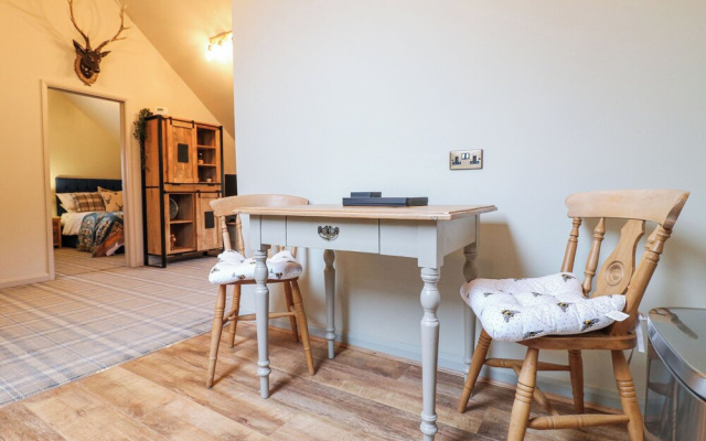 The Oak Room - Windmill Country Retreats