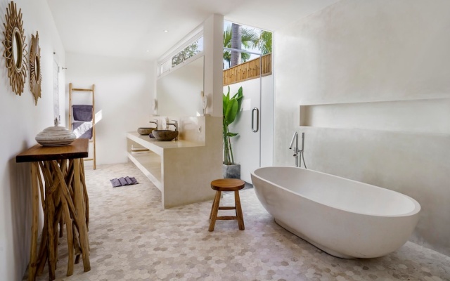 Villa Surga Blue by Alfred in Bali - Brand New 5 BR Pool Villa in the of Seminyak – Guest Rooms – Kerobokan Kelod