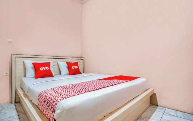 SPOT ON 2974 Penginapan Roma 88