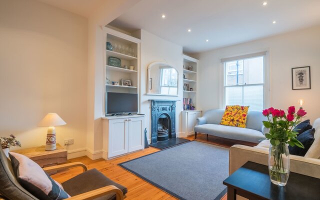 Charming Putney Home by the High Street
