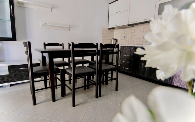 Grand Blue Apartments