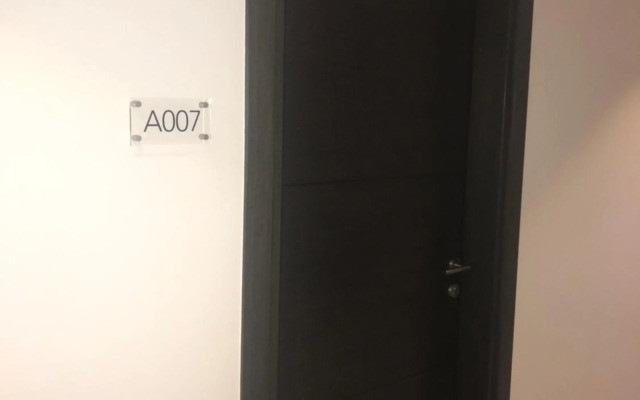 A007 Embassy Gardens Studio Apartm