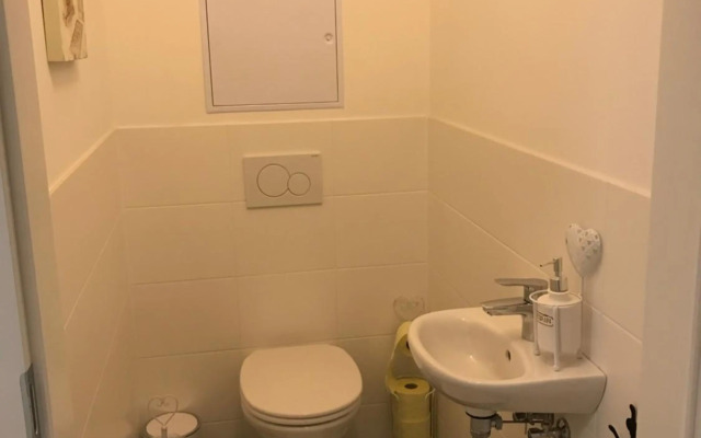 Vienna Hauptbanhof and Belvedere two bedroom apartment