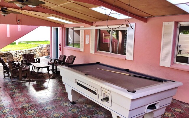 Dolphins Beach House - Hostel