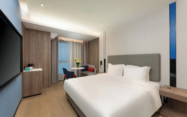 Holiday Inn Express Shanghai Jing'an Temple by IHG