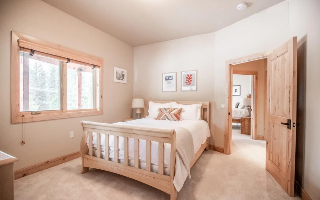 Coyote Moon by AvantStay