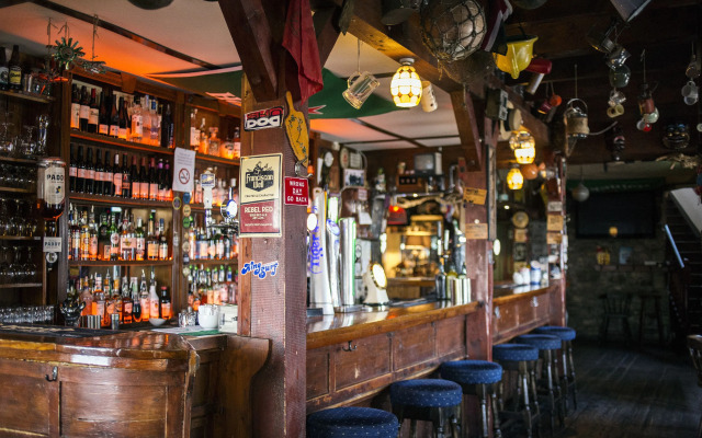 Maddens Bridge Bar, Restaurant & Guesthouse