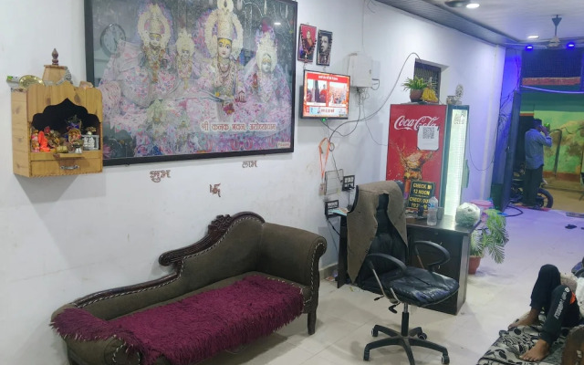 Arora Paying Guest House