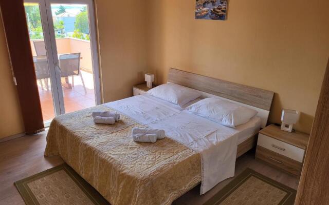 Apartments by the sea Vrsi - Mulo, Zadar - 18914