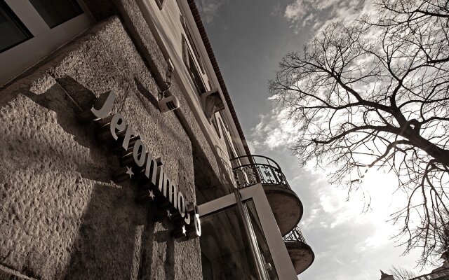 Hotel Jerónimos 8