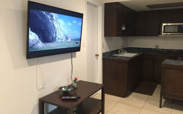 Lovely 1-Bedroom Home with Pool