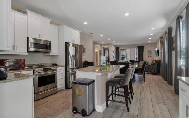 451-Luxury Villa wMovie Theater and Arcade