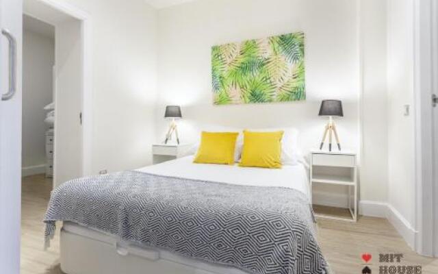 Mit House Universidad En Madrid