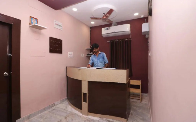 Super Oyo Hotel Dash Living