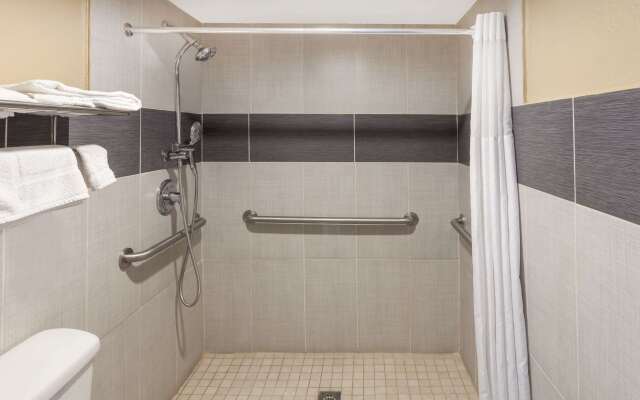 Super 8 by Wyndham Kingsville