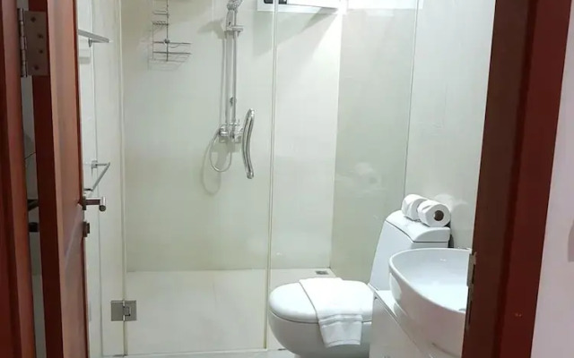 G201 Swimming Pool Gym Kitchen Free Parking Balcony