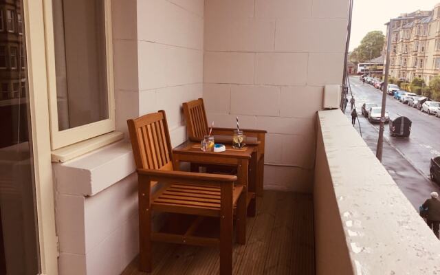 2 Bedroom Flat In Leafy Morningside