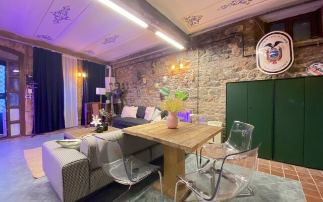Centrally Located Historical Flat in Beyoglu