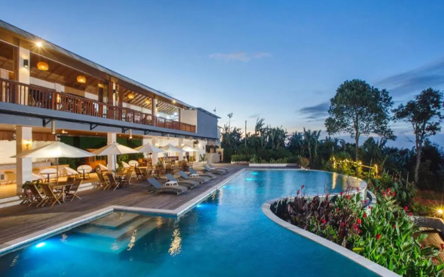 Giriwood Hotel & Villa