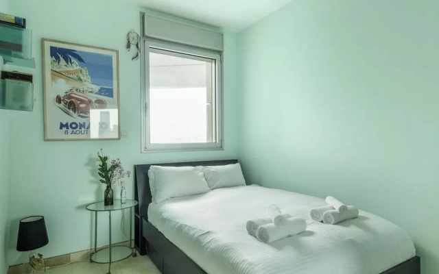 High end 2 BR w panoramic City view