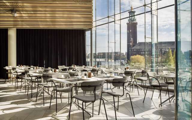 Radisson Blu Waterfront Hotel