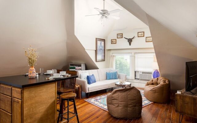 Center of Highlands! Spacious Bardstown loft!