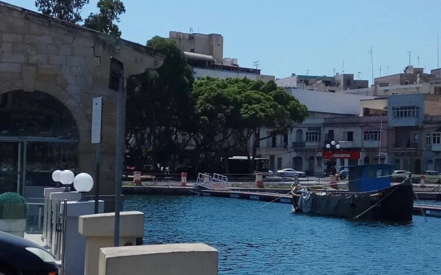 Modern Flat Close To Valletta sleeps 8