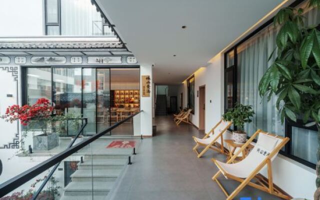 Yishanyihai Designer B&B (Dali Ancient Town)