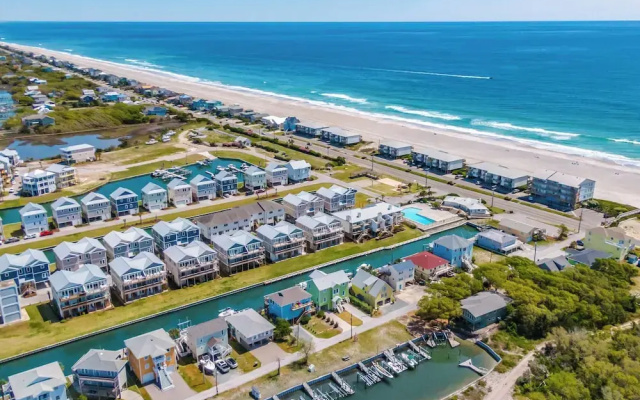 Queens Grant by Topsail Realty
