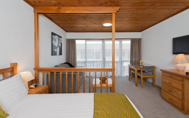 Swiss Chalet Lodge Motel