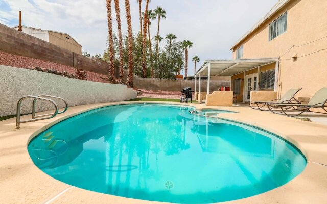 Vegas Delight   Lovely 4Bd w/ Sparkling Pool!