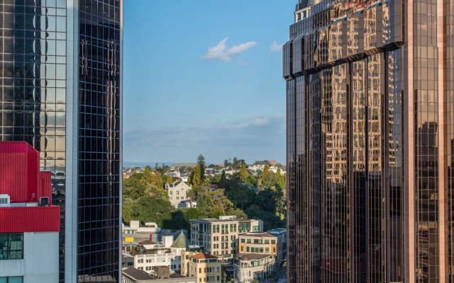 Ehome - Central CBD Romantic Apartment, Two Blocks from Waterfront