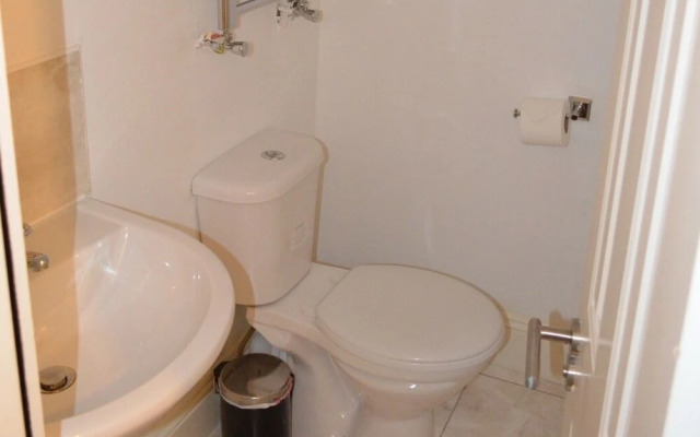 2 Bedrooms En-suite Near Victoria