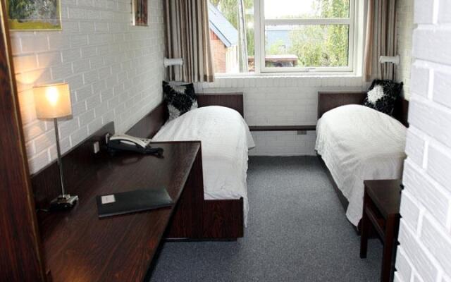 Dolphin Hotel Annex