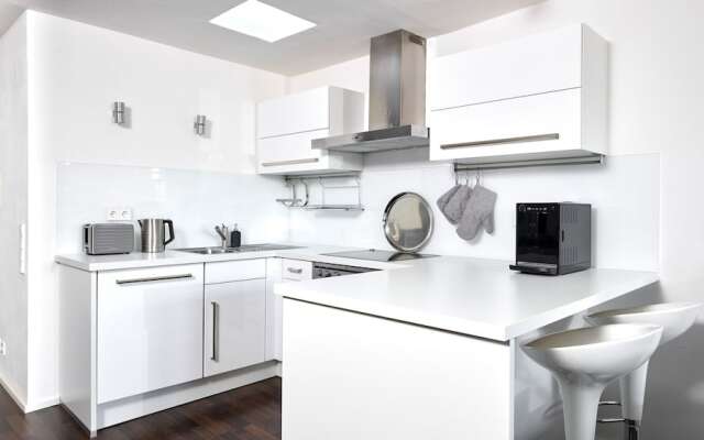 criston apartments - central living P