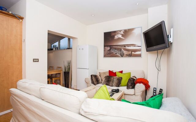 Modern & Spacious Home on Old Kent Road