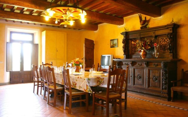 Stunning private villa with private pool, WIFI, TV, pets allowed and parking, close to Montepulc