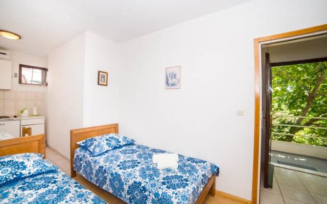 Studio Next to the Beach w Terrace and Parking