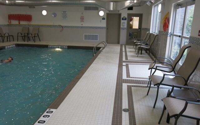 Days Inn And Suites Lindsay