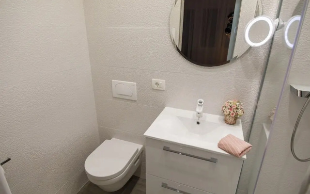 Rose Gold Rooms & Studio With Balcony